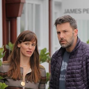 O casamento de Ben Affleck com Jennifer Garner, com quem teve três filhos, terminou oficialmente em 2018, depois de uma longa separação. Ao falar sobre o fim da relação, o ator admitiu que ainda sentia culpa, mas afirmou que a vergonha havia passado