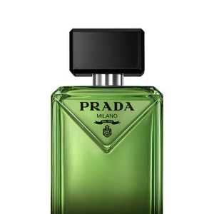 O novo Prada Paradigme virou meu mais recente vício da Sephora: um perfume sofisticado, sensual e elegante na medida certa que ainda traz Tom Holland como rosto da campanha da fragrância da maison italiana