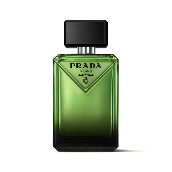 O novo Prada Paradigme virou meu mais recente vício da Sephora: um perfume sofisticado, sensual e elegante na medida certa que ainda traz Tom Holland como rosto da campanha da fragrância da maison italiana