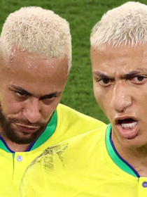 'Uma coisa é copiar o Neymar, outra é realmente se tornar um jogador profissional': em 2020, Richarlison detalhou sua jornada de superação no futebol e passado como vendedor de picolé e bombons; atacante tinha jogador do Santos como ídolo e fez até tatuagem, mas hoje os dois estão de lados opostos na política