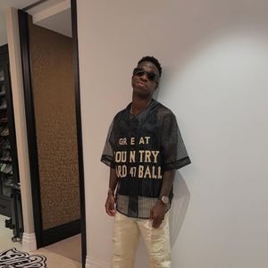 Internet aponta semelhança entre academia de Vini Jr. e local onde Virgínia treinou em Madri