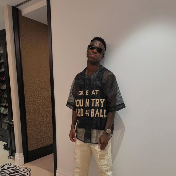 Internet aponta semelhança entre academia de Vini Jr. e local onde Virgínia treinou em Madri