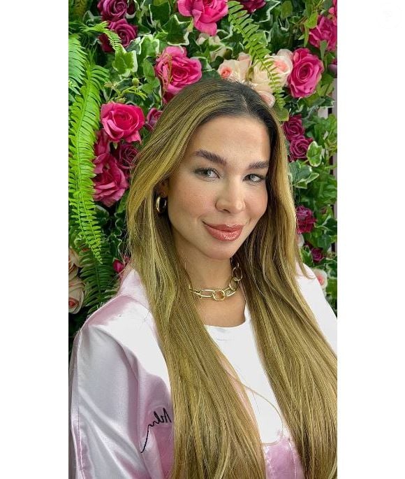 A ex-BBB Kerline também foi adepta de lentes de contatos nos olhos para mudar visual