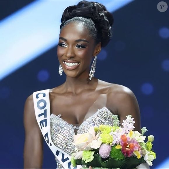 Olivia Yacé, da Costa do Marfim e integrante do Top 5, anunciou no dia 24 que renunciaria ao Miss Universo 2025 e ao título de rainha continental da África e Oceania, justificando que sua decisão está ligada ao compromisso com seus princípios.