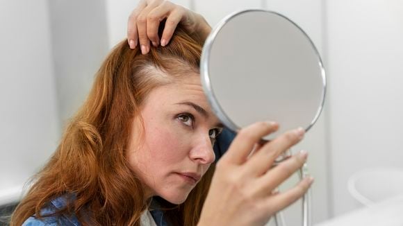 Cristina Hoyos, dermatologista espanhola: 'O aumento nos casos de queda de cabelo se deve a vários fatores: os mais importantes são o estresse crônico e as alterações hormonais, que estão ocorrendo cada vez mais cedo'