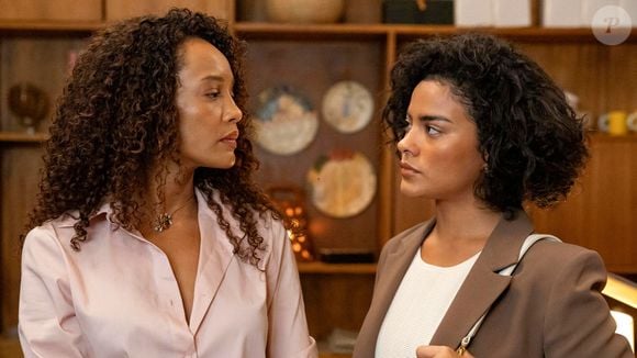 Raquel grava um vídeo para acalmar as manifestações na internet geradas por causa da postagem de Maria de Fátima.