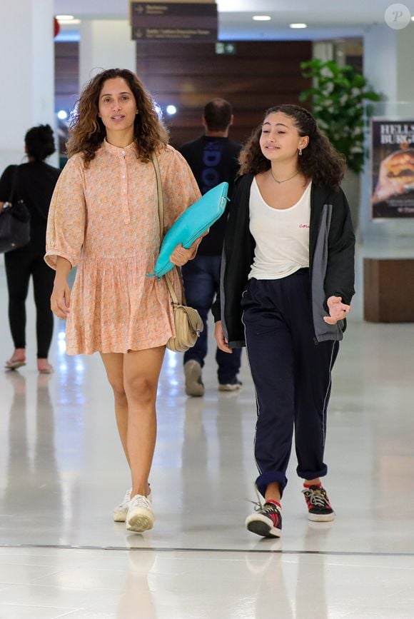Filha de Camila Pitanga revela lição de maternidade da atriz e emociona o público na TV