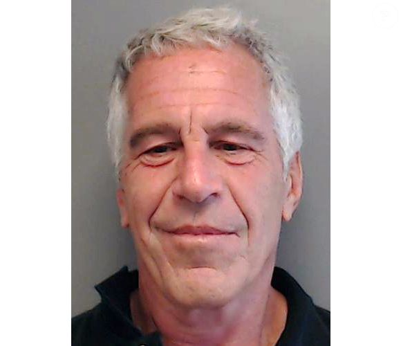 O nome de Jeffrey Epstein volta ao centro do escândalo que abala a realeza e intensifica a crise envolvendo ex-príncipe do Reino Unido