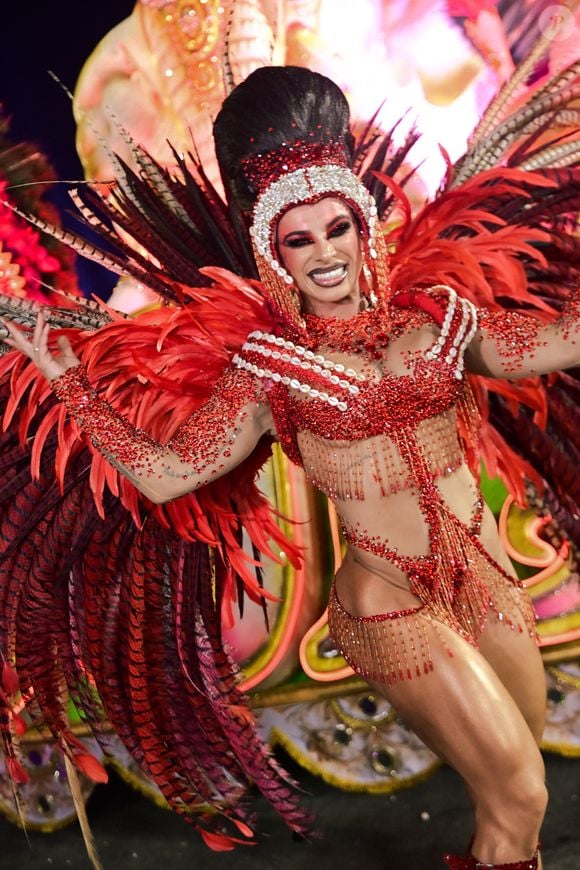 Carnaval 2025 em São Paulo: Colorado do Brás teve Vivian Cristinelle como musa