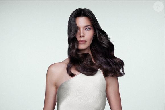 É importante usar xampus sem sulfatos e sem silicones, aém de condicionadores específicos para esse tipo de cabelo
