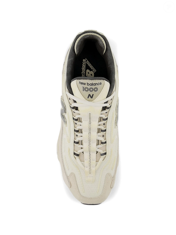 Inspirado na tendência dos 'dad sneakers' (tênis de pai), New Balance 1000D mistura conforto, moda e estética noventista