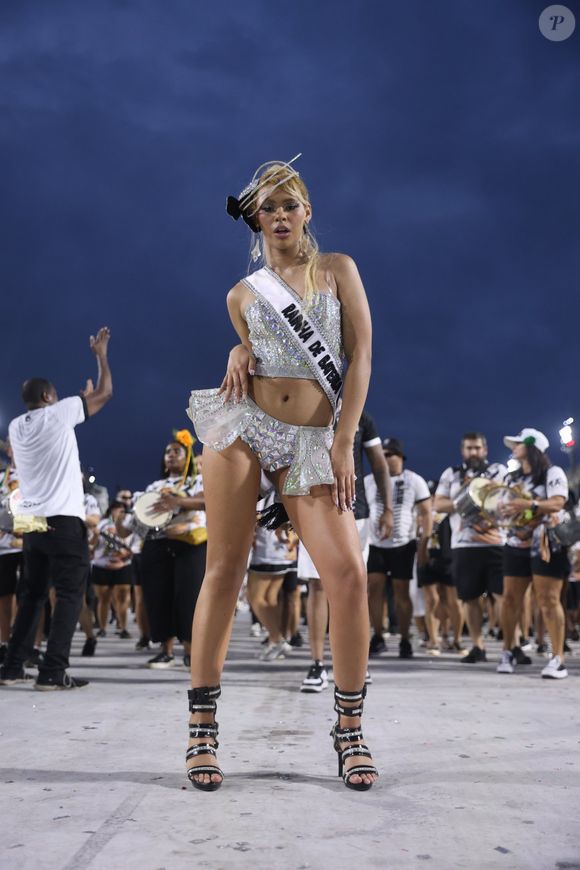 Wenny Isa desfila no sábado de carnaval 14 de fevereiro pela Botafogo Samba Clube