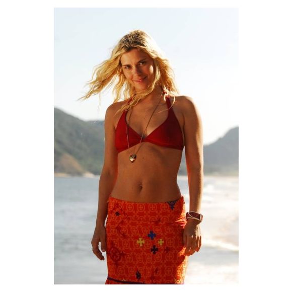 Carolina Dieckmmann justificou que estava sem aliança por conta da novela. Como sua personagem não era casada, ela sempre retirava o adereço antes de entrar em cena