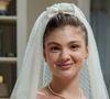 Vestido de noiva delicado, véu com laço e pérolas em 'Garota do Momento'! Grávida, Celeste usa look romântico no casamento com Edu; veja fotos