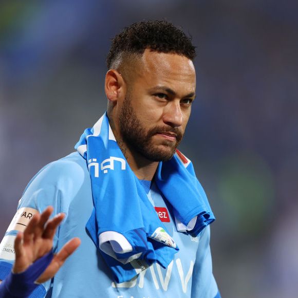 Santos quer Neymar até a Copa do Mundo de 2026, mas jogador espera retornar para a Europa no meio de 2025