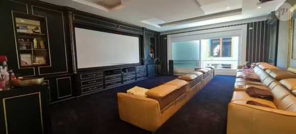 Mansão de Luciano Camargo que está à venda tem sala de cinema