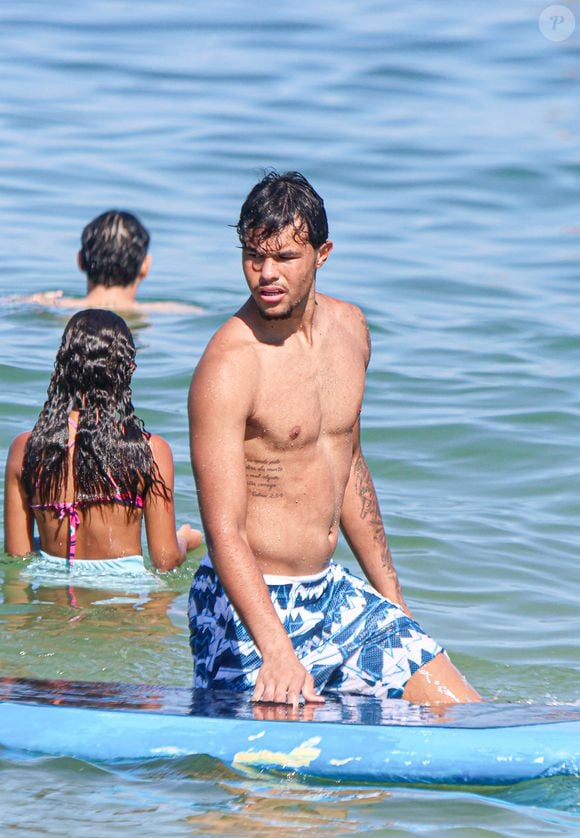 Bruninho Samudio tem a vida marcada por uma tragédia pessoal. Seu genitor, o goleiro Bruno Fernandes, assassinou sua mãe, Eliza Samudio, quando ele tinha apenas quatro meses