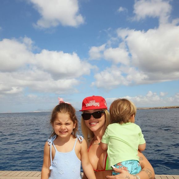 Ao lado de Vini Jr., dos filhos e de amigos, Virgínia Fonseca aproveitou os dias de descanso em Ibiza e compartilhou registros da viagem nas redes sociais