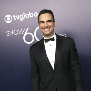 Com novo cabelo, Tadeu se prepara para comandar a 26ª edição do Big Brother Brasil