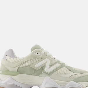 No look, Hailey usa um New Balance 9060