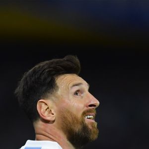 Lionel Messi está ausente da partida em decorrência de uma lesão no adutor da coxa esquerda, que aconteceu em uma partida do Inter Miami contra o Atlanta United