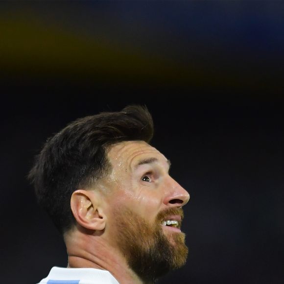 Lionel Messi está ausente da partida em decorrência de uma lesão no adutor da coxa esquerda, que aconteceu em uma partida do Inter Miami contra o Atlanta United