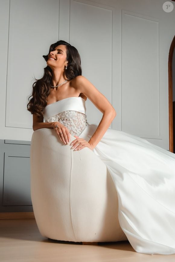 'Quando Yasmin me contou que queria viver duas versões de si mesma no mesmo dia, pensei em um vestido que pudesse acompanhar essa metamorfose', contou Lethicia Bronstein.