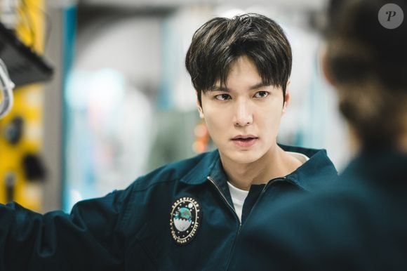 Lee Min-ho interpreta Gong Ryong, um médico que embarca na estação espacial como turista