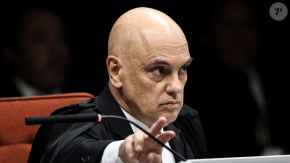 A posição de Alexandre de Moraes sobre a maconha voltou a ser comentada após internautas recuperarem um vídeo de 2016 em que o então ministro da Justiça cortava pés da planta no Paraguai. De acordo com O Globo, anos depois, no STF, Moraes votou pela descriminalização do porte para uso pessoal e defendeu critérios para diferenciar usuários de traficantes