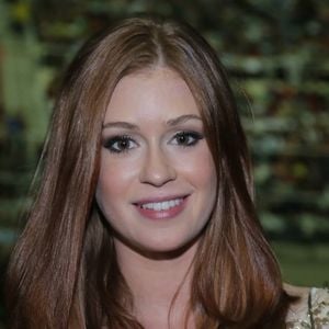 Nesta época, Marina Ruy Barbosa usava seu cabelo mais liso e em um comprimento médio