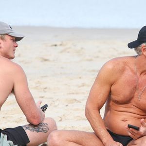 Filho de Marcello Novaes e Letícia Spiller, Pedro Novaes curtiu um dia de praia ao lado do pai. O encontro aconteceu em São Conrado, no Rio de Janeiro