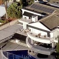 3.229m² de área construída e uma sala só com troféus do futebol! Leilão da casa de luxo e de milhões de Cafu vai parar na Justiça. Veja 15 fotos e entenda!
