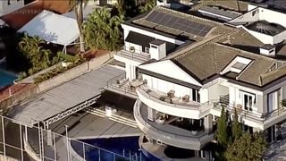 3.229m² de área construída e uma sala só com troféus do futebol! Leilão da casa de luxo e de milhões de Cafu vai parar na Justiça. Veja 15 fotos e entenda!