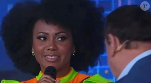 Ratinho fez ‘piadas’ com o cabelo de Cíntia Mello, um black power, em abril de 2024