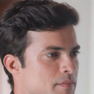 Victor Sparapane é Sebastião Torres na série 'A Vida Secreta do Meu Marido Bilionário', exibida na ReelShort
