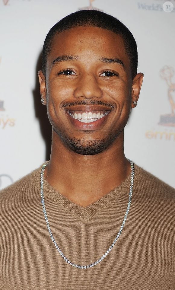 Poucos perceberam, mas Michael B. Jordan usava aparelho ortodôntico transparente para alinhar os dentes