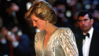 Com alma de canceriana e elegância eterna: o sapato que traduz o estilo sensível e clássico de Lady Di