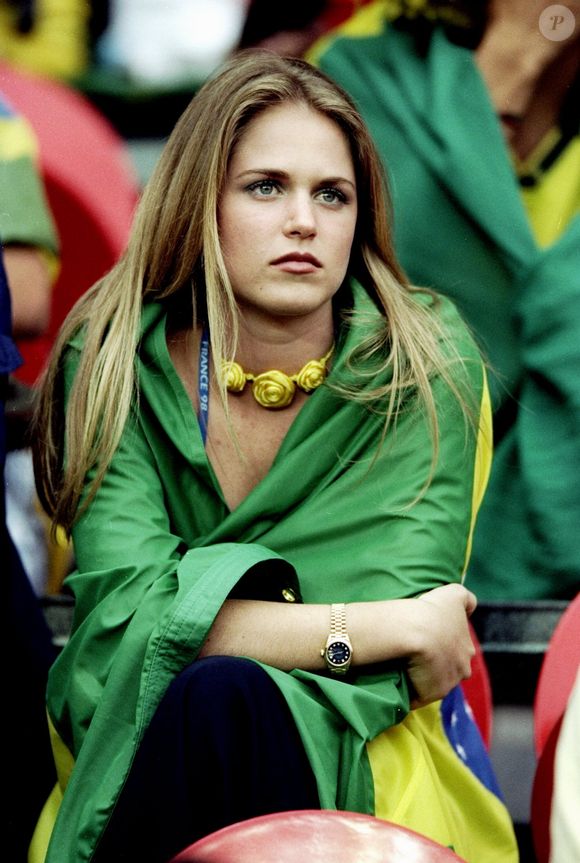 Susana Werner foi acusada de ter um caso com Pedro Bial. Os rumores bastante infundados começaram depois que os dois foram vistos juntos durante uma partida da Seleção Brasileira