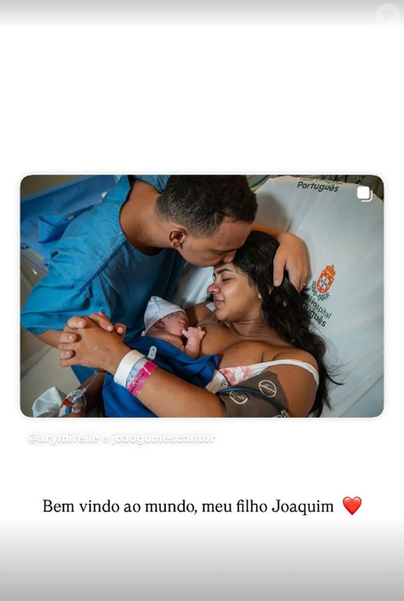 João Gomes se emocionou com o nascimento do filho caçula