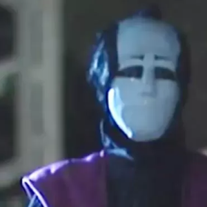 Na novela 'A Viagem', Mascarado salva Lisa e Carmen de um terrível assalto.