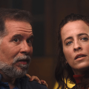 Nova produção da Netflix mistura humor e emoção ao abordar o dilema do 'ninho vazio'