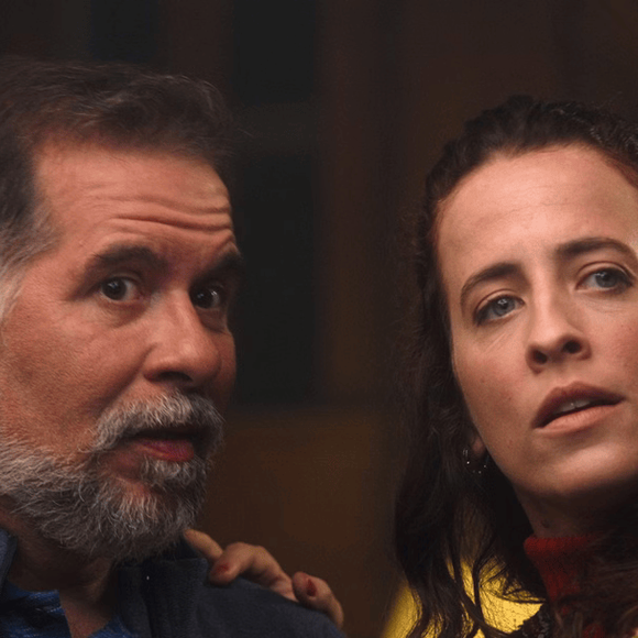 Nova produção da Netflix mistura humor e emoção ao abordar o dilema do 'ninho vazio'