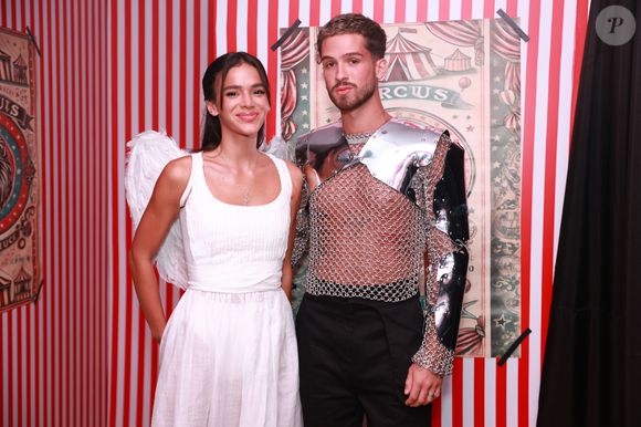Bruna Marquezine e João Guilherme trocaram olhares em festa de amigo em comum em bar de Botafogo, Zona Sul do Rio, em junho de 2025