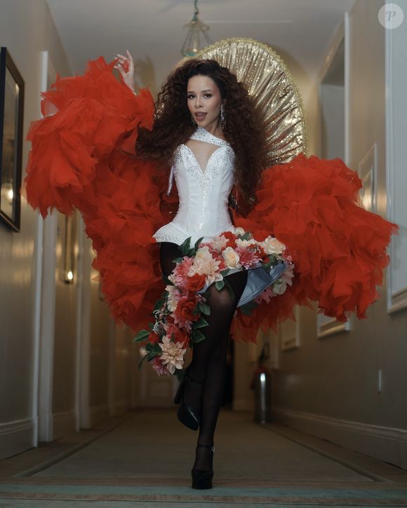 No Baile da Vogue, Laura Brito prestou homenagem à Elba Ramalho