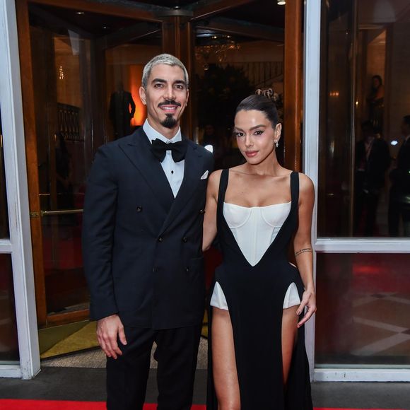 Veja o look completo de Giovanna Lancellotti e Gabriel David para o primeiro Golden Globes no Brasil