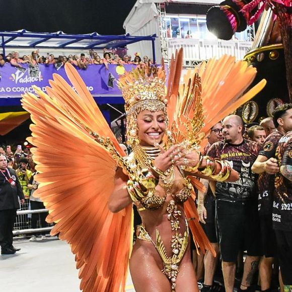 Carnaval 2025: com Sabrina Sato como rainha de bateria, a Gaviões da Fiel apresentou os rituais com máscaras, símbolo da diversidade das etnias presentes no continente africano, e narrou a história de Orunmilá