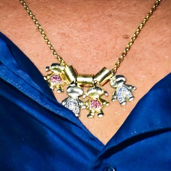 Colar usado por Leonardo no show de São João foi presente de Virginia e de Zé Felipe em 2022.