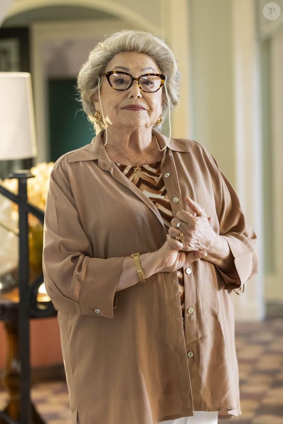 Rosa (Suely Franco) visita Sofia na novela Dona de Mim