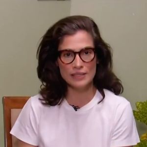 Renata Vasconcellos apresenta o Jornal Nacional em ambiente doméstico e divide a opinião pública nas redes