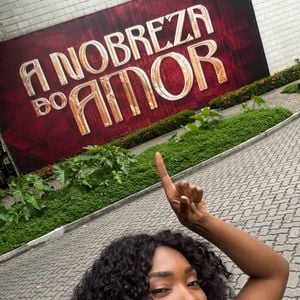 Erika Januza está fazendo sucesso no elenco da novela 'A Nobreza do Amor', da TV Globo